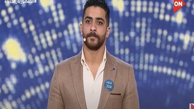 سجدة شكر من المتسابق أحمد الباشا على مسرح 
