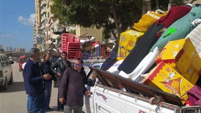 حملة موسعة بدمنهور تنتهي بغلق 9 ورش و إزالة 6 أكشاك مخالفة ورفع 440 إشغال طريق