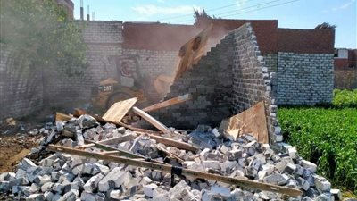 تنفيذ إزالات فورية لحالات تعدي على الأراضي الزراعية بأشمون (صور)