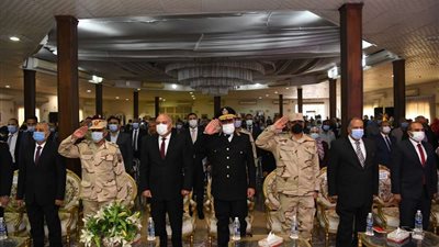 محافظ قنا ومدير جمعية المحاربين القدماء يشهدان الإحتفال بيوم الشهيد