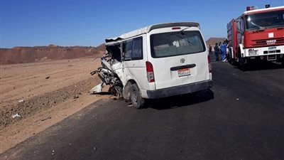 إصابة 4 أشخاص في حادث تصادم بطريق 