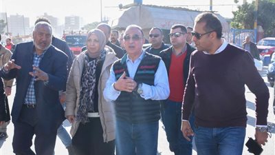 الشريف يتابع إزالة التعديات والإشغالات أسفل كوبري العوايد بالإسكندرية