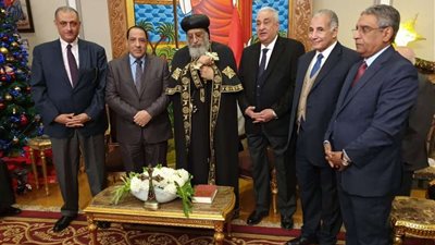 بالصور.. نقيب المحامين يهنئ البابا تواضروس بعيد الميلاد المجيد