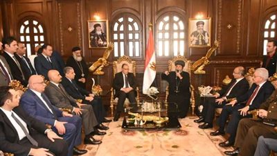 محافظ الشرقية يهنيء الأنبا تيموثاوس أسقف الزقازيق ومنيا القمح بعيد الميلاد
