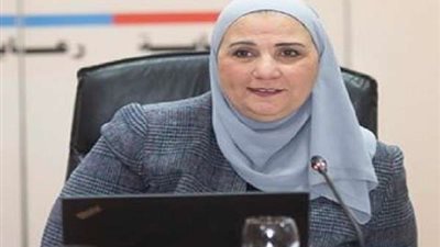 نيفين القباج تستعرض تقريرًا حول أنشطة مشروع 