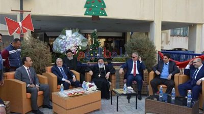 محافظ المنيا يقدم التهنئة للأقباط بمطرانيات وكنائس 4 مراكز