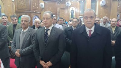 بالصور .. محافظ القليوبية يشارك بقداس عيد الميلاد بكنيسة العذراء ببنها