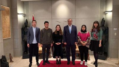 السفير المصري بكوريا الجنوبية يستقبل مجموعة من المشاركين في منتدى شباب العالم (صور)