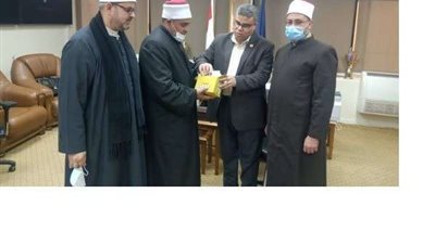 «الأوقاف» توزع 6 آلاف كتاب من سلسلة «رؤية» بالجامعات