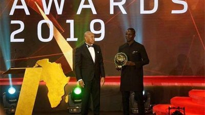 الرئيس السنغالي يُهنئ ساديو ماني بعد حصوله على جائزة أفضل لاعب في أفريقيا