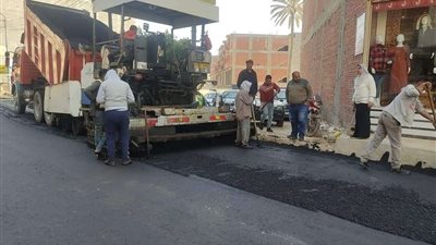 رئيس مركز حوش عيسى يعلن الإنتهاء من رصف طريقين بالمدينة في البحيرة