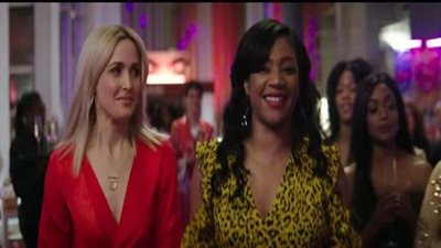 بالفيديو.. سلمى حايك تخدع روزن بيرن في 