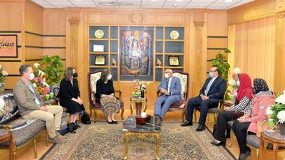 جامعة المنصورة تبحث سبل التعاون مع الكلية الملكية البيطرية (رويال)