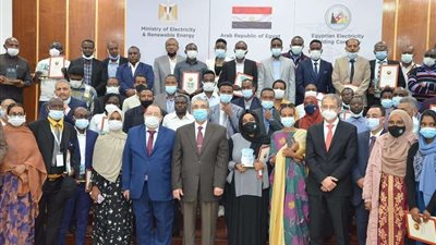 وزير الكهرباء يشهد احتفالية تخريج عدد 50 متدربًا من دول حوض النيل