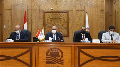 محافظ قنا: طفرة كبيرة في تقديم الخدمات الطبية للمواطنين خلال 2021