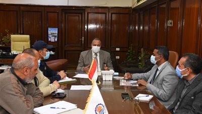 تشكيل لجنة لتيسير تراخيص صناعة العسل الأسود بقنا