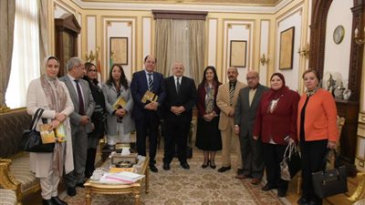 الخشت يلتقي بوفد السفارة المغربية عقب توقيع اتفاقية تعاون حول الصحافة والإعلام