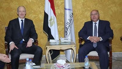 توقيع اتفاقية بين وزارة النقل وسيمنيز العالمية بشأن مشروعي القطار الكهربائي السريع