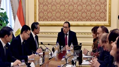 رئيس الوزراء يشيد لوزير خارجية الصين بعلاقة الصداقة القوية بين البلدين (صور)