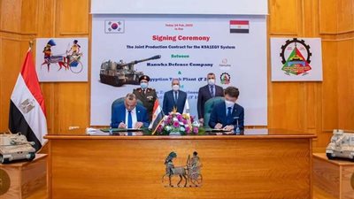 وزير الإنتاج الحربي يشهد توقيع عقدين للتدبير والتصنيع المشترك للهاوتزر (K9)
