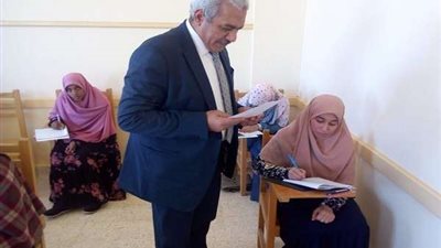 نائب رئيس جامعة الأزهر يتفقد امتحانات كلية الدراسات الإسلامية بأسوان