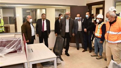الجزار في جولة تفقدية لمقر وزارة الإسكان بالعاصمة الإدارية الجديدة