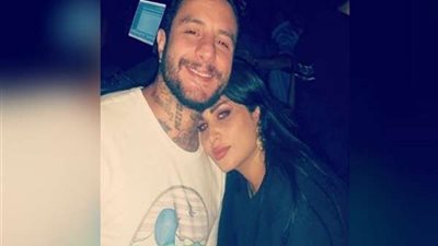 بالشعر الأحمر.. شاهد زوجة أحمد الفيشاوي بإطلالة جديدة