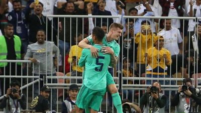 بوجه القدم.. هدف خرافي لمودريتش في شباك فالنسيا بكأس السوبر الإسباني (فيديو)