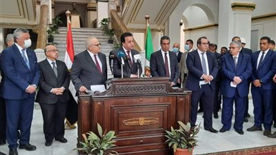 وزير التعليم العالي ورئيس جامعة القاهرة يتفقدان سير العملية التعليمية بجامعة القاهرة