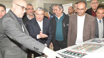 وزير الإسكان ومحافظ المنيا يتفقدان محطة مياه أبوقرقاص