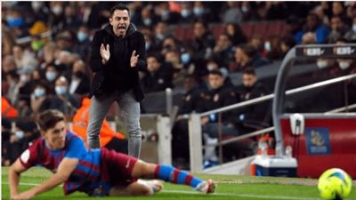 تعليق مفاجئ من تشافي عن فرص برشلونة في التتويج بالليجا