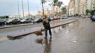 أمطار متفرقة بشوارع القاهرة والجيزة