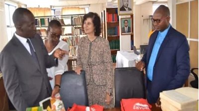 سفيرة مصر في بوروندي تزور مقر دار توثيق إصدارات الصحافة