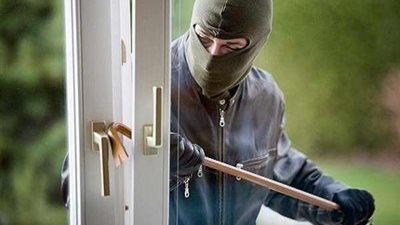القبض على متهم يتلاعب بأسعار بضاعات محل بالقاهرة