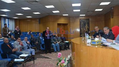 محافظ المنيا يستمع لشكاوي 38 مواطنًا خلال 