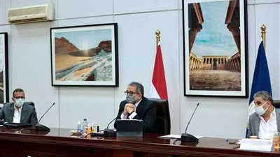 وزير السياحة يتابع تداعيات الأزمة الروسية الأوكرانية على القطاع السياحي في مصر