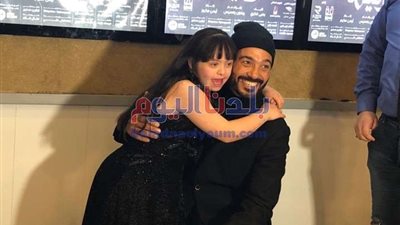 خالد النبوي يشاهد فيلمه الجديد 