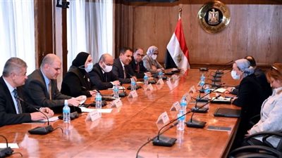 وزيرة الصناعة والتجارة تبحث الاستعدادات الخاصة باستضافة مصر لمؤتمر قمة المناخ
