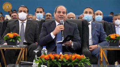الرئيس السيسي: «قولت لبنتي استني سنتين أو تلاتة على الإنجاب» (فيديو)