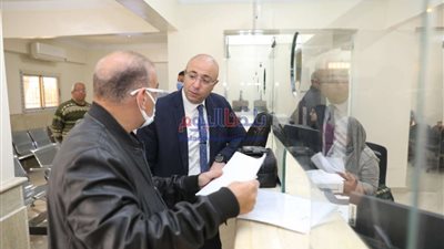 محافظ بني سويف يتفقد سير العمل بالمركز التكنولوجي بالديوان العام