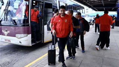 الأهلي يغادر فندق الإقامة لملعب مباراته مع بلاتينيوم