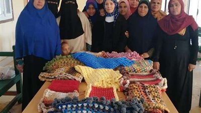 كلية الفنون التطبيقية بجامعة حلوان تُنظم ورشة لتعليم الكروشيه بأسوان