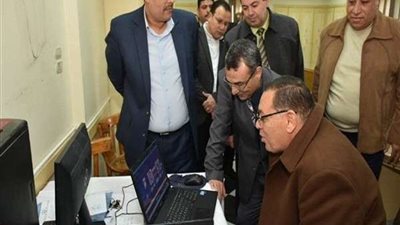 نائب وزير التعليم يطمئن على انتظام سير امتحانات الصف الثاني الثانوي بالشرقية