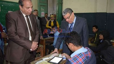 محافظ المنيا يتابع انتظام سير امتحانات الصف الثاني الثانوي باستخدام 