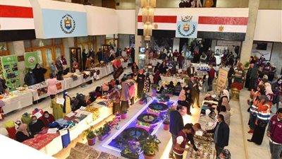 محافظ أسيوط ووفد لجنة الإدارة المحلية بمجلس النواب يتفقدون معرض المنتجات اليدوية والثراثية