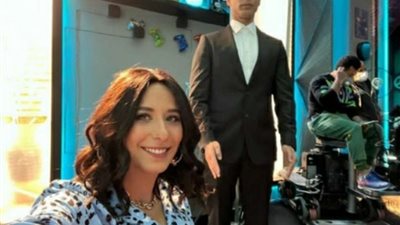 بصورة من الكواليس.. دنيا ماهر تكشف عن شخصيتها من «في بيتنا روبوت2»