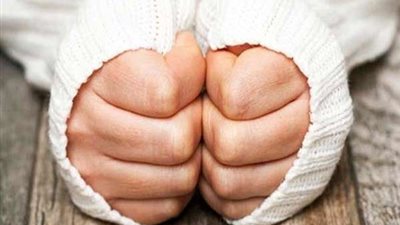 أبرزها وخز في اليدين.. تعرف على أعراض التهاب الأعصاب