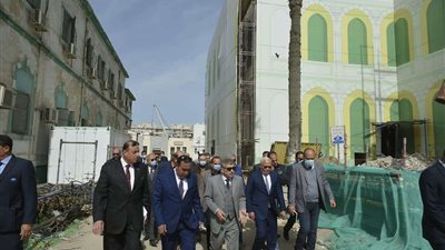 الفريق أسامة ربيع يدشن معديتين ويتفقد أعمال الترميم بالقبة