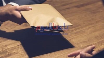 وصول أبرز المتهمين في قضية «رشوة وزارة الصحة» بسيارة اسعاف