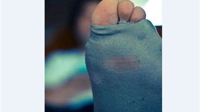 خبيرة طاقة تحذر من لبس «الشراب» المقطوع: هيدمر حياتك ويعرضك للخيانة!